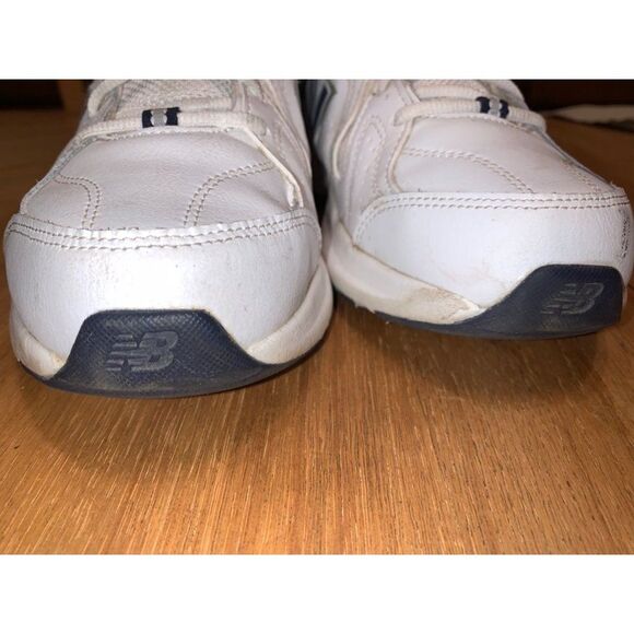 New Balance 608v5 Running Sneakers Men's 9.5D Navy White MX608WN5 EUC - Picture 2 of 11